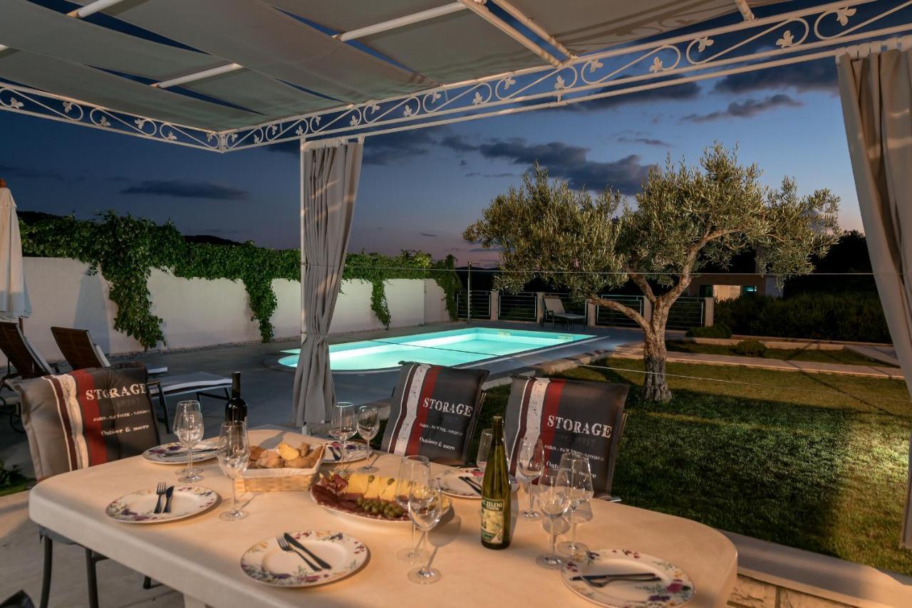 Villa Lilin San Donji Humac Exterior photo